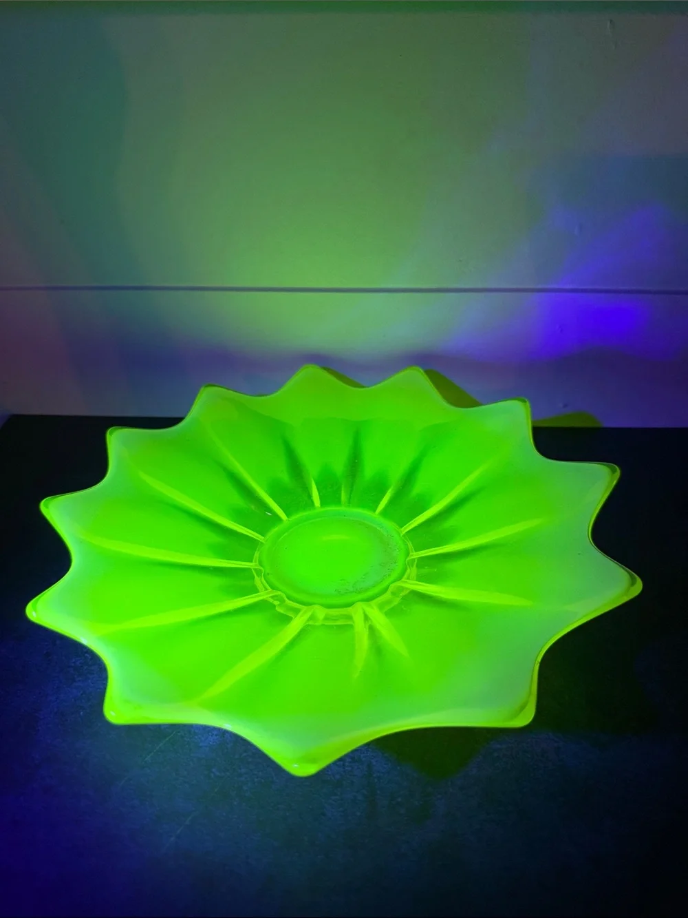 Uranium yellow glass plate